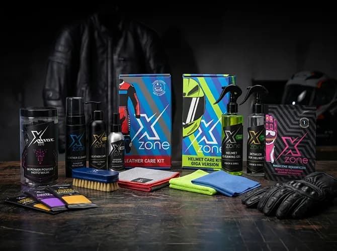 Produkty Xzone - kompozycja na drewnianym blacie